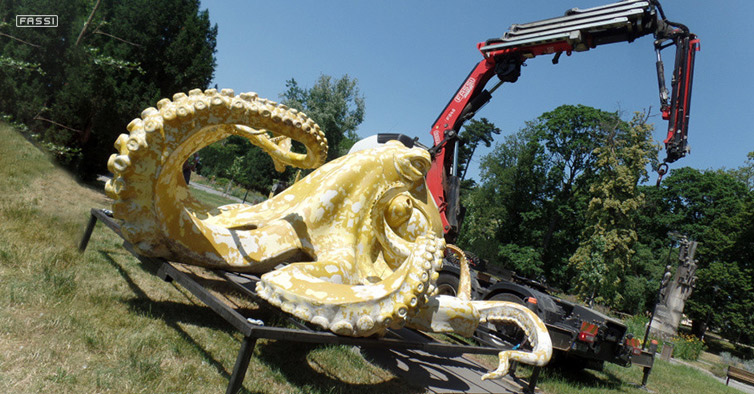 A Fassi F545RA crane installs Octopus sculpture - Fassi Crane